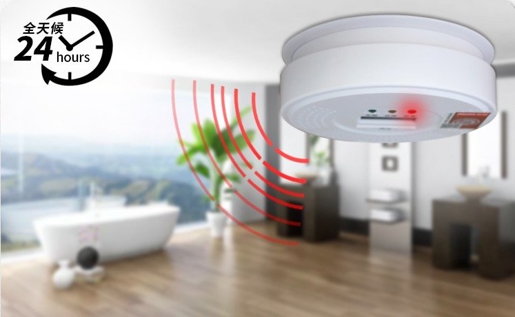 Por qué la batería de su detector de humo falla constantemente y cómo solucionarlo